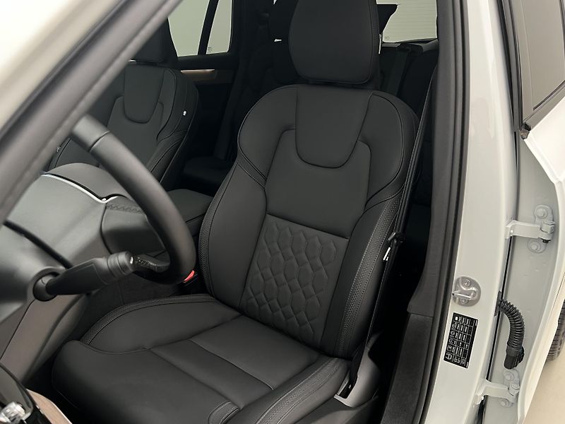 Volvo XC90 T8 RECHARGE PLUS DARK  - fotka 14 z 49