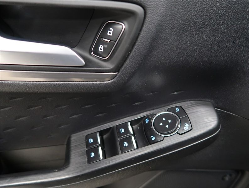Ford Kuga 2,0 TDCI AUT 4x4 ČR 1 MAJITEL - fotka 16 z 26