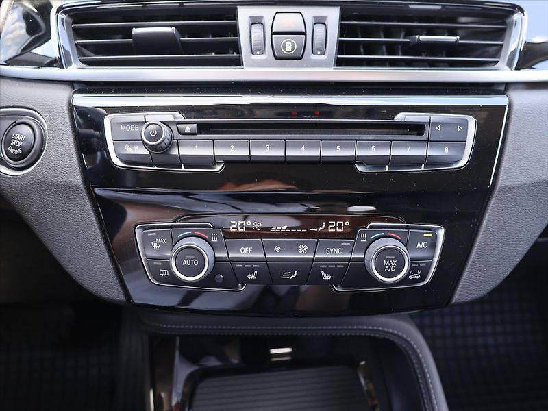 BMW X1 2,0 20d 140kW xDrive xLine CZ - fotka 17 z 27