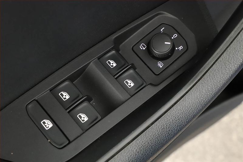 Škoda Karoq (2022) Style 2.0 TDI - fotka 9 z 20