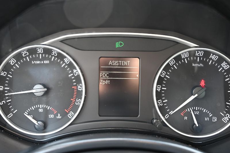 Škoda Octavia 2.0TDI 7/2011 Rezervace - fotka 25 z 50