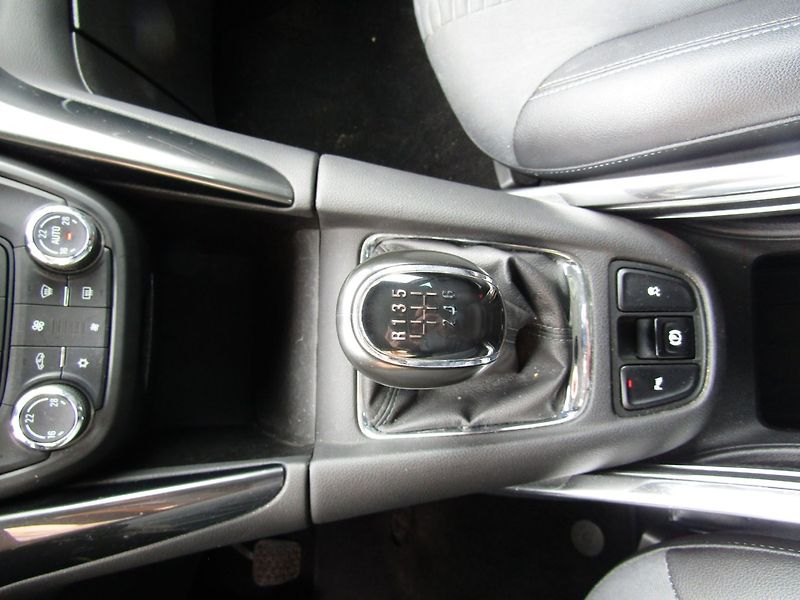 Opel Zafira (2015) 2.0 CDTi ÚPLNÁ SERVISNÍ HISTOR - fotka 37 z 48