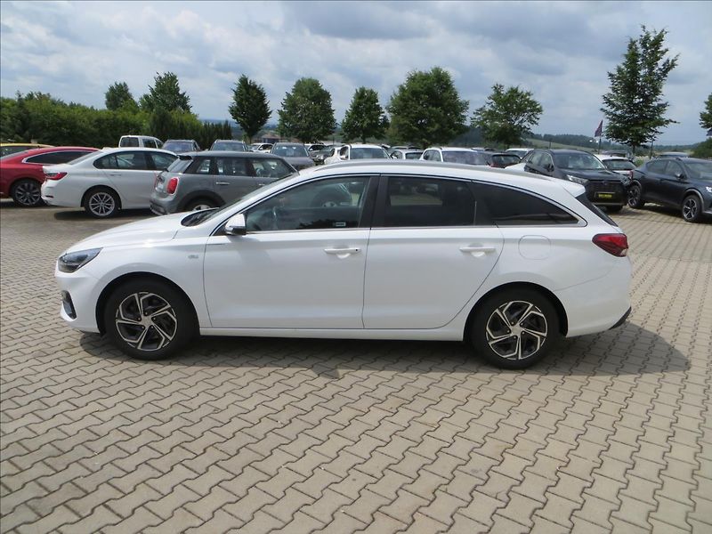 Hyundai i30 1,5 T-GDI mHEV Smart 117 kW - fotka 4 z 25