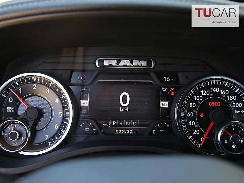 RAM 1500 (2025) Laramie 5.7 V8 HEMI  - fotka 18 z 47