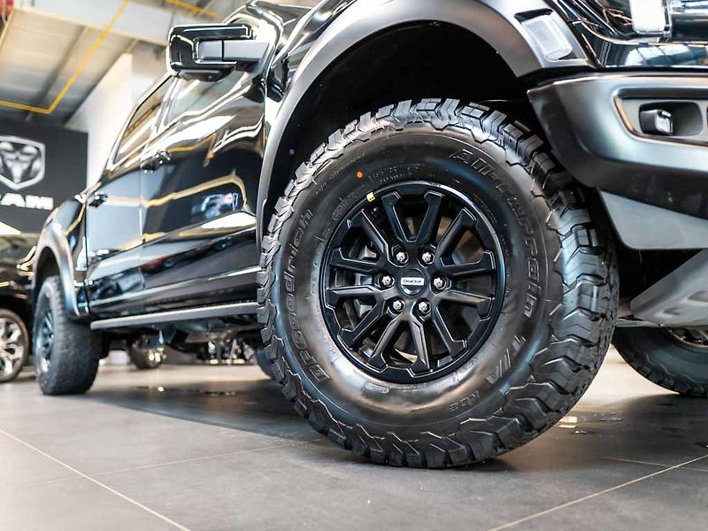Ford F-150 (2025) 3.5 Raptor V6, FOX Racing 4x4 - fotka 42 z 43