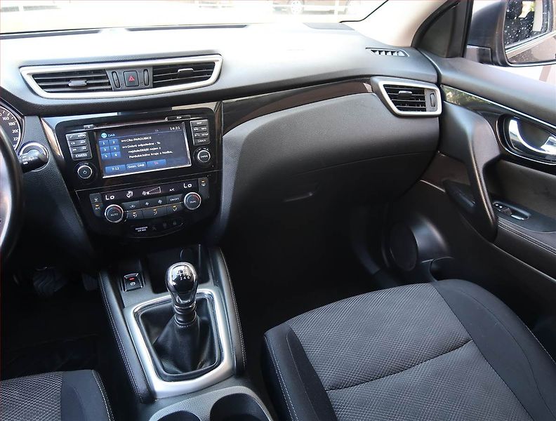 Nissan Qashqai (2015) 1.2 DIG-T, Navi, Tempomat - fotka 8 z 21