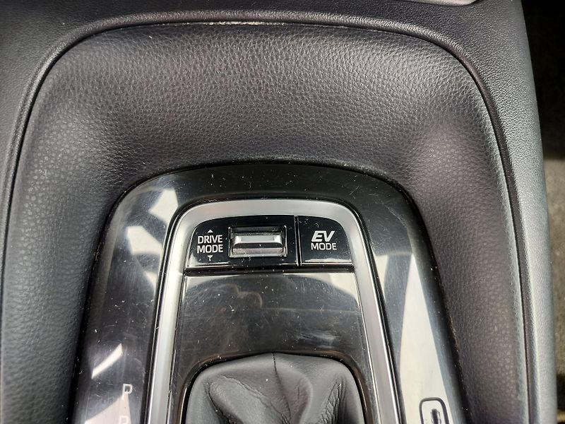 Toyota Corolla 1.8 hybrid business, navigace - fotka 17 z 29