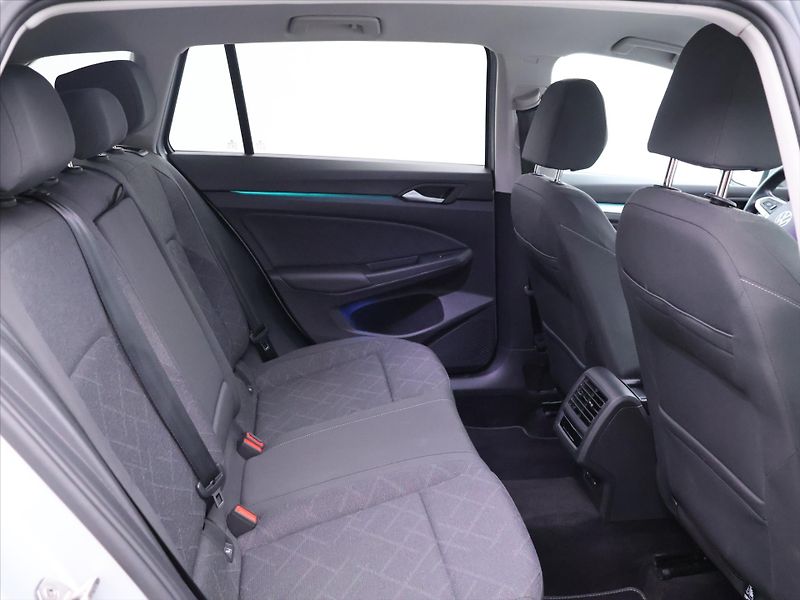 Volkswagen Golf 1,5 TSI 110kW DSG CZ 1.Maj DPH - fotka 14 z 36