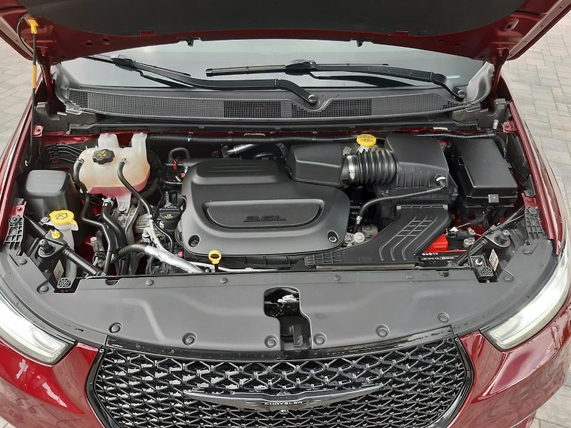 Chrysler Pacifica (2019) 3,6L SPORT, REZERVACE - fotka 33 z 48