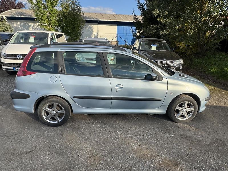 Peugeot 206 1.4 HDI SW - fotka 6 z 15