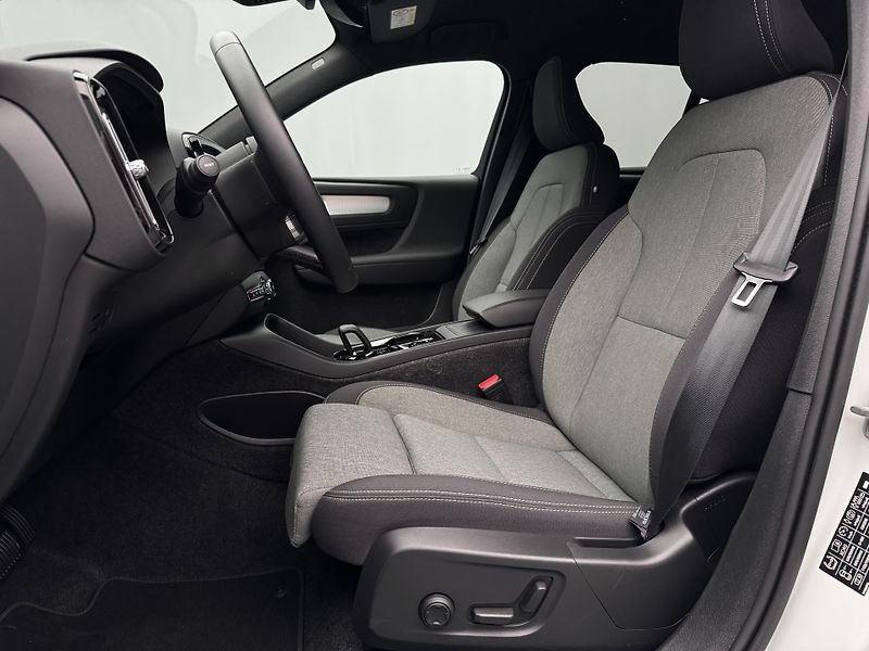 Volvo XC40 B3 DARK PLUS CZ REZERVACE - fotka 4 z 48