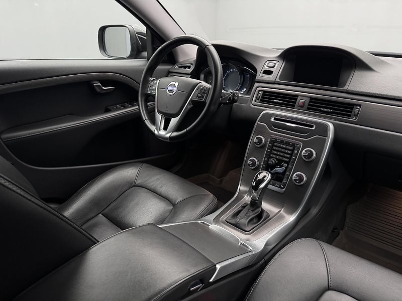 Volvo XC70 D4 AWD SUMMUM AUT        - fotka 24 z 48