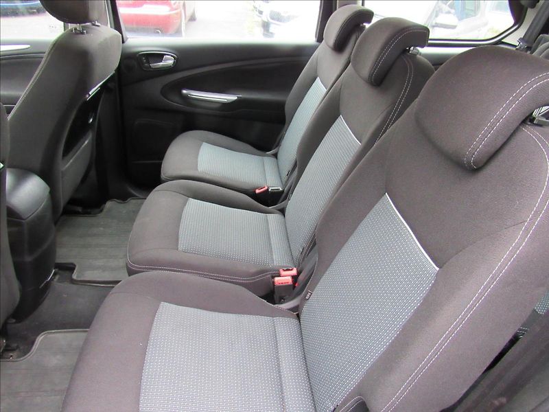 Ford Galaxy 2,0 i Comfort 107KW 7 Míst - fotka 10 z 27