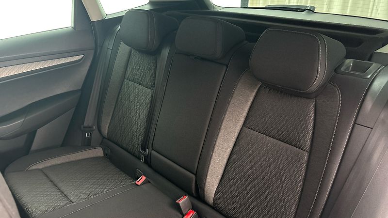 Škoda Karoq 1.5 TSI Style - fotka 16 z 28