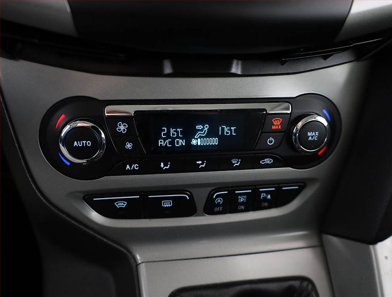Ford Focus (2013) 1.0 EcoBoost, Serv.kniha - fotka 10 z 15
