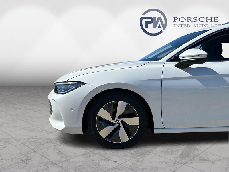 Volkswagen Passat Elegance 2,0 TDI 110 kW - fotka 9 z 23