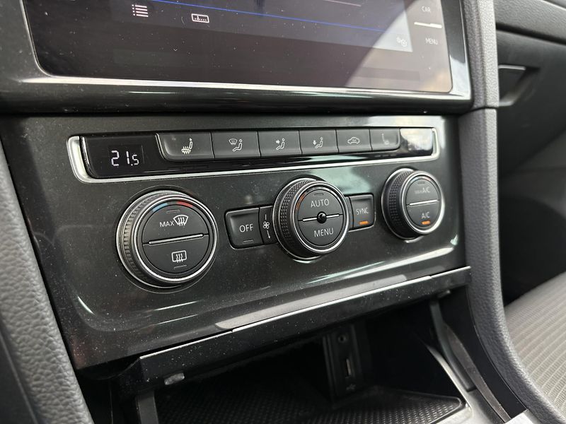Volkswagen Golf 1.4 TSI 92kW Comfortline LED - fotka 18 z 19