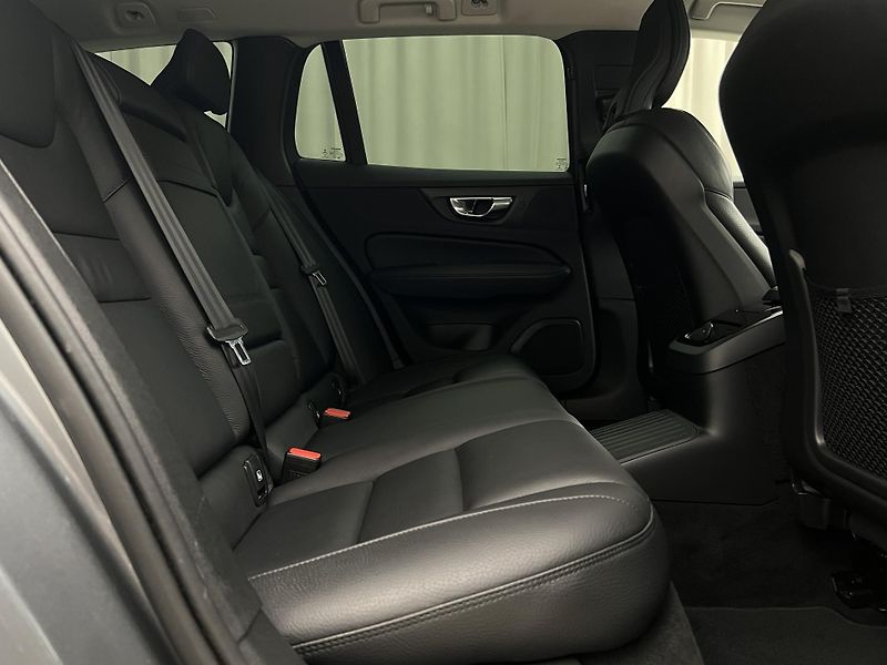 Volvo V60 T6 AWD RECHARGE INSCRIPTION - fotka 22 z 47