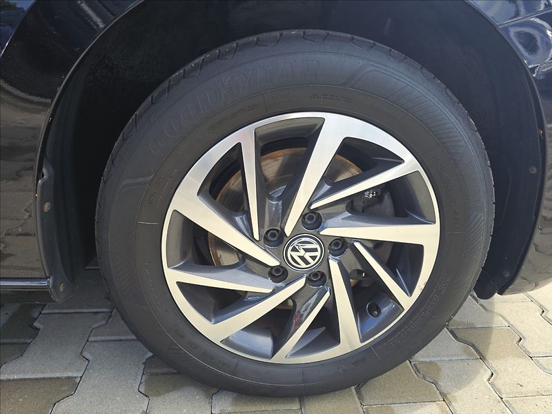 Volkswagen Touran 1,4 Tsi 110KW DSG Sound 7MÍST - fotka 42 z 47