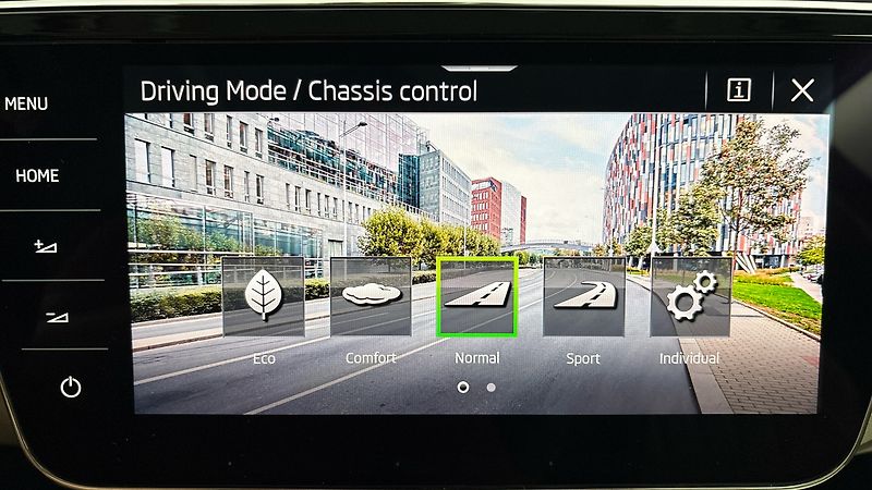 Škoda Superb 1.4 TSI iV DSG L&K Combi - fotka 33 z 37