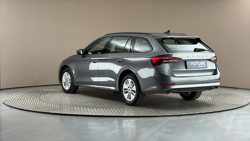 Škoda Octavia 2.0 TDI DSG Ambition Combi - fotka 2 z 25