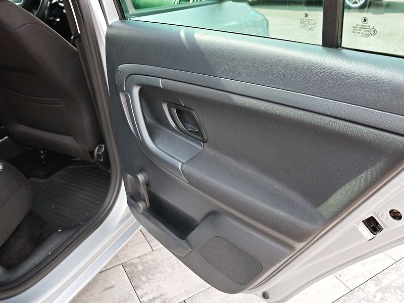 Škoda Fabia (2010) 1,2 TSI 77 KW Ambiente - fotka 14 z 28
