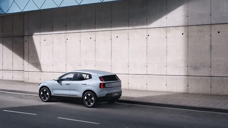 Volvo EX30 (2026) PURE ELECTRIC SINGLE CORE  - fotka 10 z 13