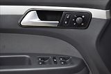 Volkswagen Touran 1,6 TDi, 7-míst,NAVI,1.maj., - náhled 26