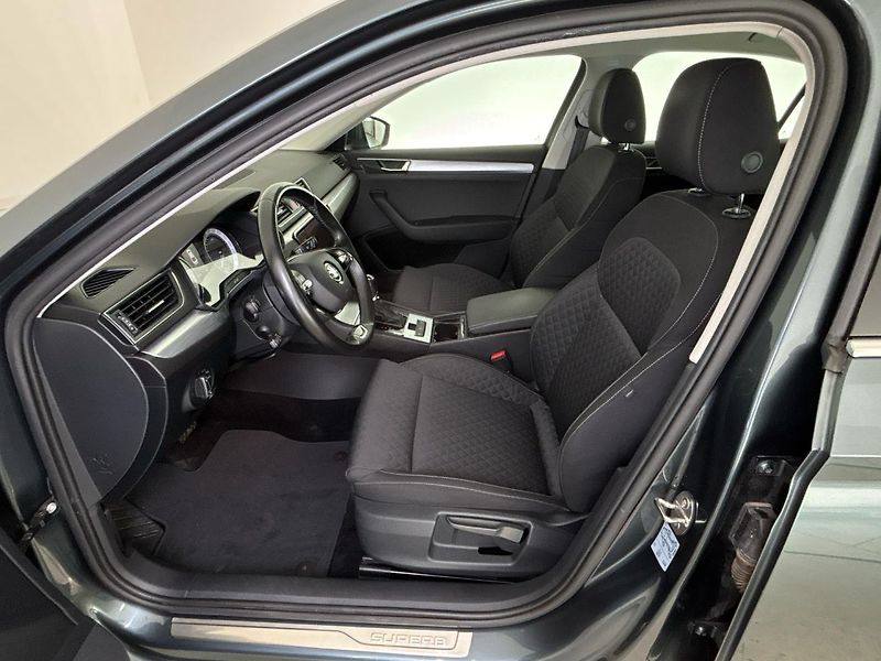 Škoda Superb Ambition DSG - fotka 7 z 28