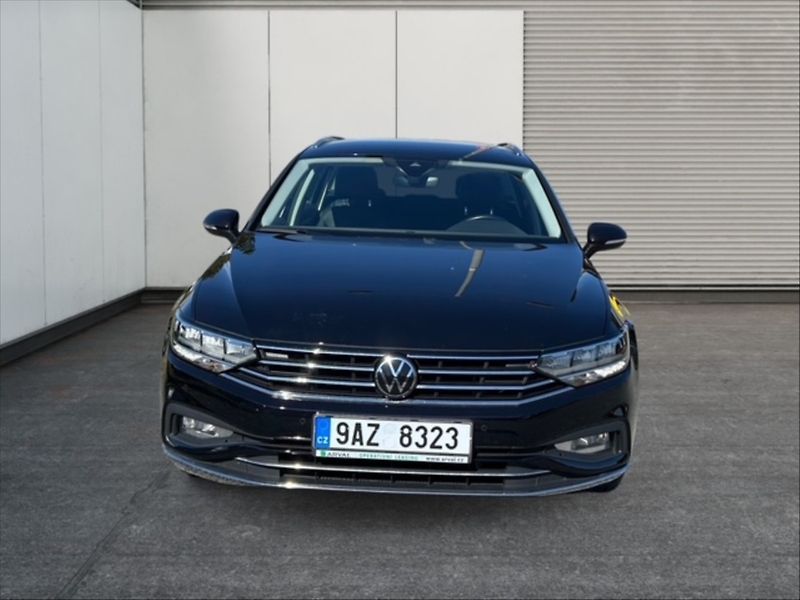 Volkswagen Passat 2,0 TDI Elegance DSG - fotka 2 z 11