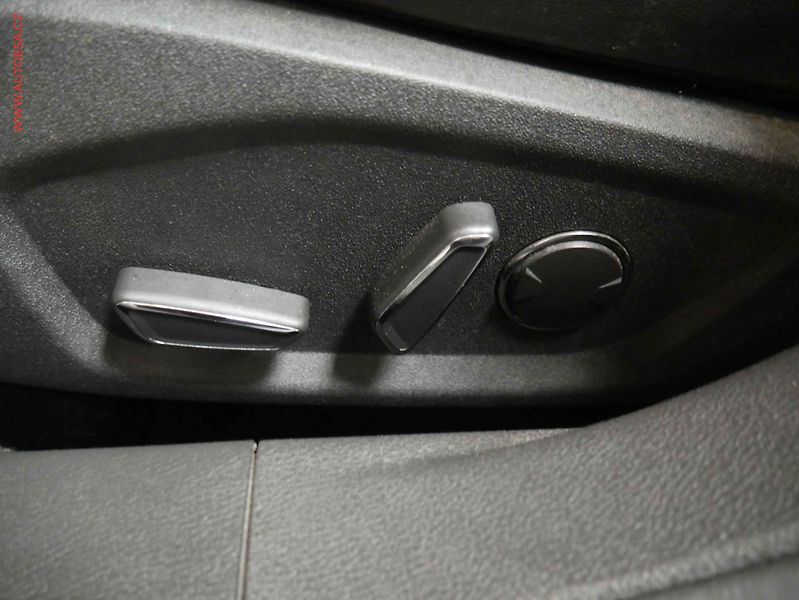 Ford Mondeo (2016) 2.0 TDCi, LED, navi, kůže - fotka 21 z 22