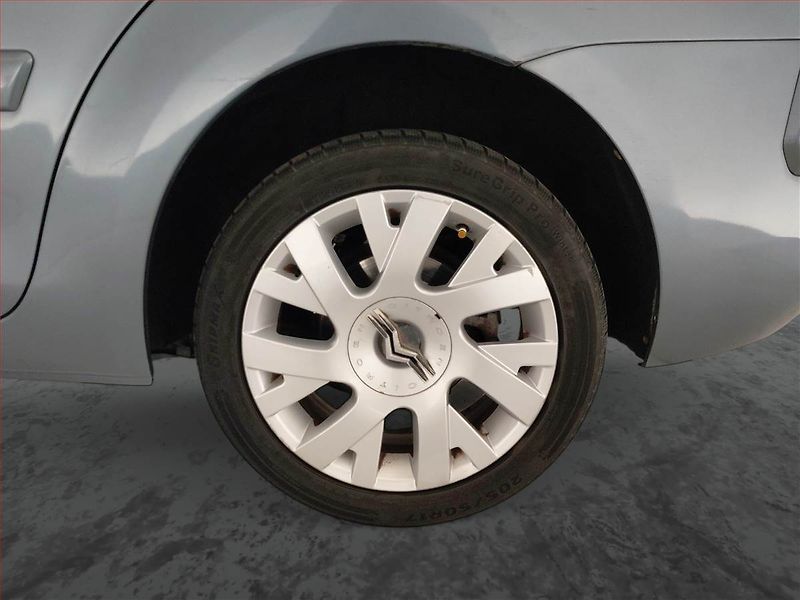 Citroën C4 Picasso (2010) 1.6 HDi, Automat, 7 míst - fotka 15 z 20