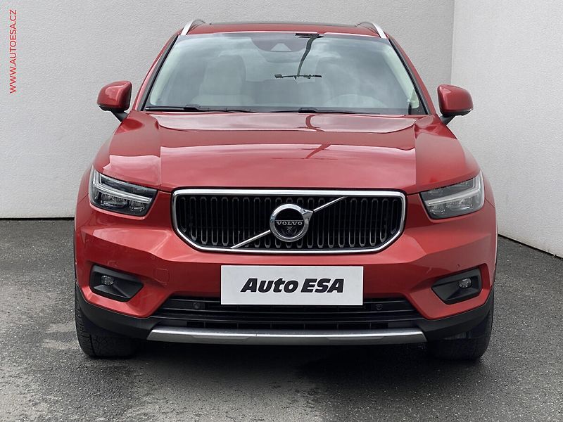 Volvo XC40 (2019) 2.0T5 AWD, 2.maj,ČR - fotka 2 z 17