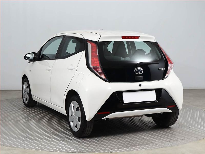 Toyota Corolla (2021) Style 2.0 Hybrid, Automat, ČR - fotka 4 z 13