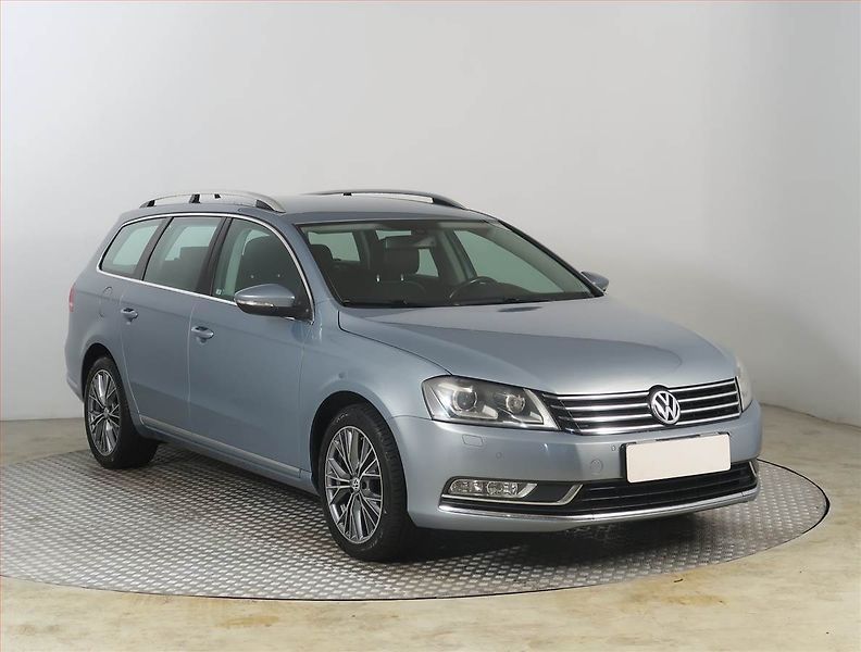 Volkswagen Passat (2012) Highline 2.0 TDI, Xenony - fotografie inzerátu