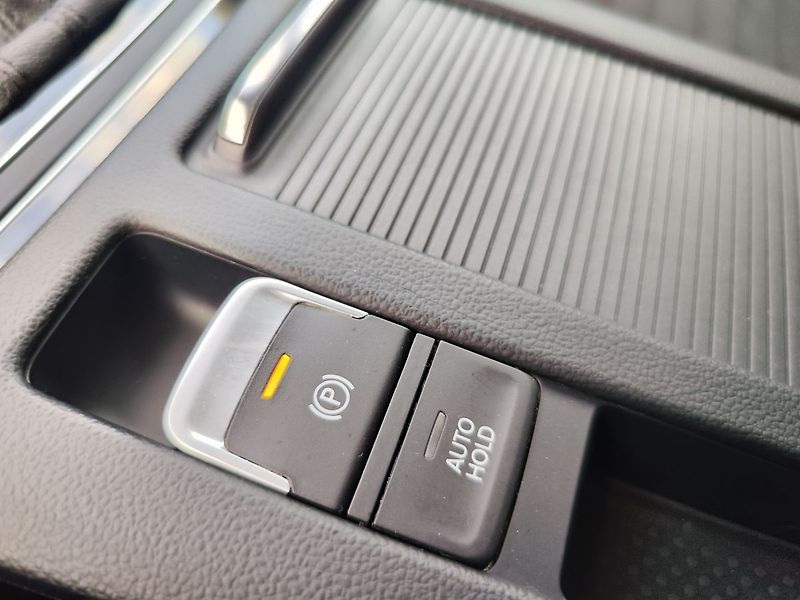 Volkswagen Passat 2.0 TDI/110kW Elegance DSG - fotka 28 z 37