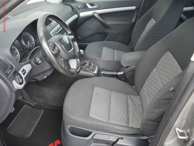 Škoda Octavia (2009) 1.6 MPi, Ambiente, TZ - fotka 9 z 19
