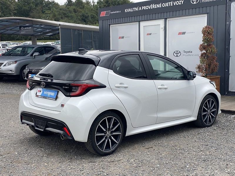Toyota Yaris 1.5HEV 130, ČR, GR Sport, DPH - fotka 7 z 18