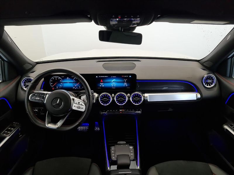 Mercedes-Benz GLB 200 4MATIC AMG Line - fotka 13 z 22