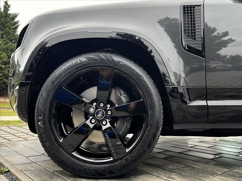Land Rover Defender 110 D350 X-DYNAMIC HSE - fotka 3 z 35