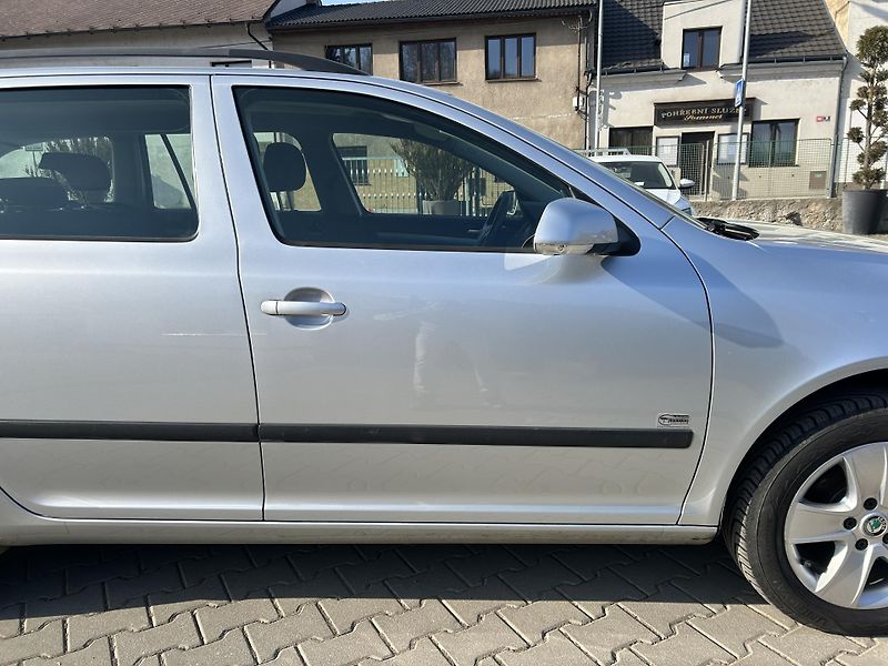 Škoda Octavia 1,9TDi DSG combi Team Edition - fotka 15 z 50