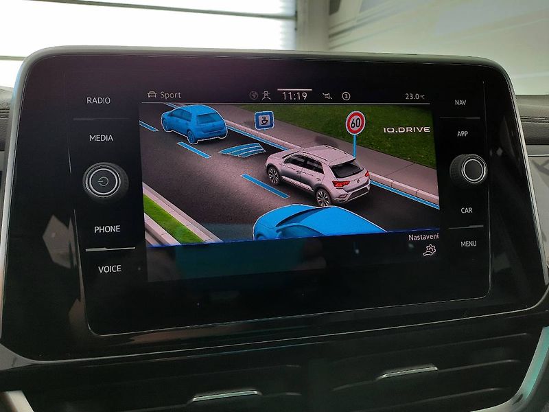 Volkswagen T-Roc (2022) R-Line 2.0 TSI 4Motion (140kW/ - fotka 18 z 27