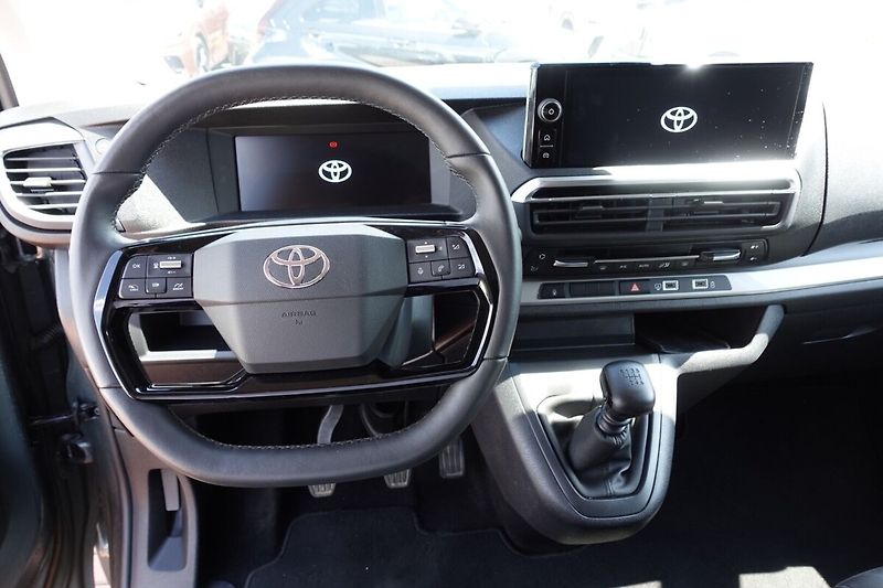 Toyota ProAce Verso 2.0 Diesel 144 6 MT 5D L2 Fami - fotka 15 z 33