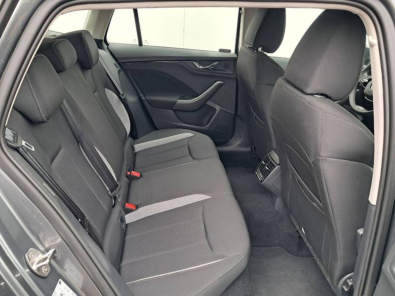 Škoda Scala (2024) SELECTION 130 let  1.0 TSI / 8 - fotka 22 z 29