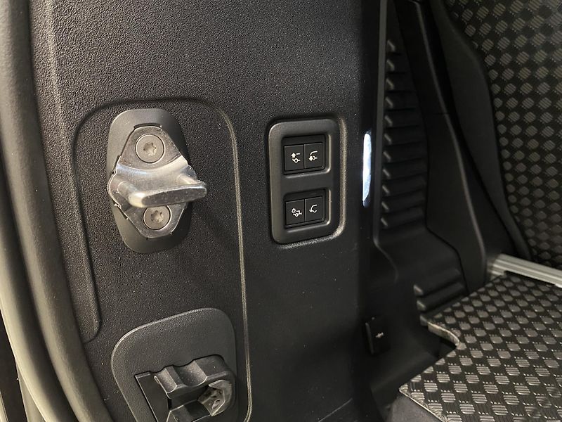 Land Rover Defender (2026) 90 V8 EDITION P525 AWD AUT - fotka 69 z 70