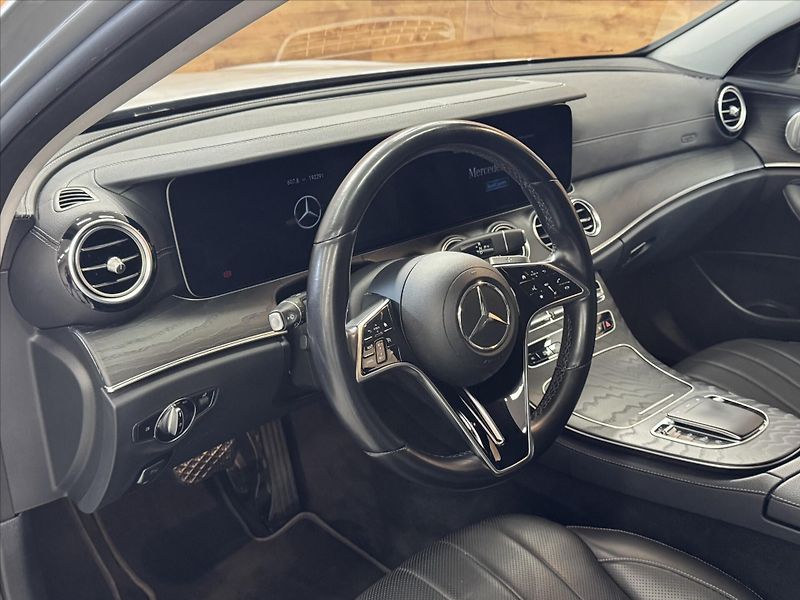 Mercedes-Benz Třídy E 400d AIRMATIC 4MATIC LED - fotka 7 z 27