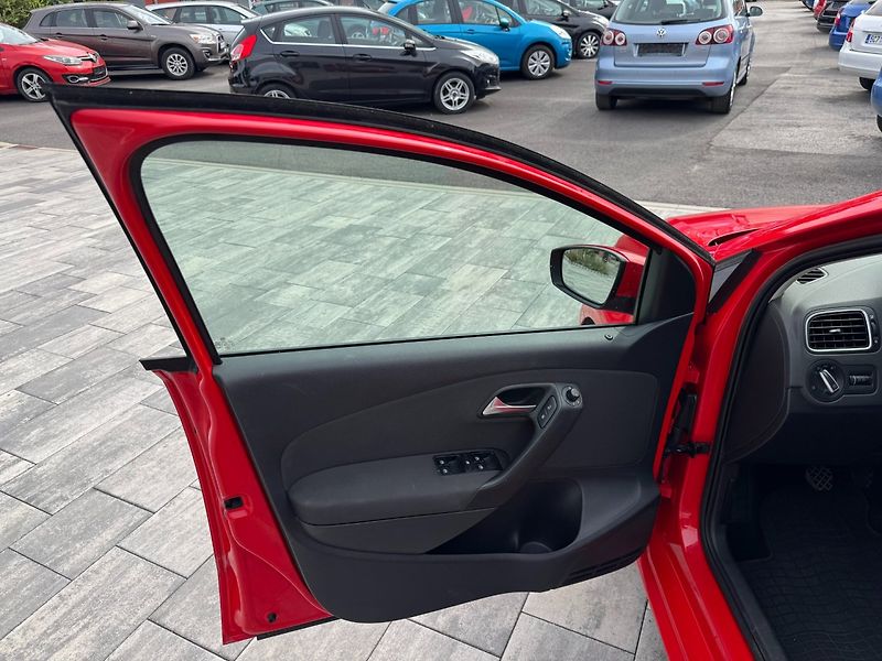 Volkswagen Polo (2011) 4Friends 1.2i 44kW - fotka 9 z 33