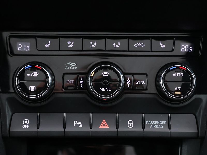 Škoda Karoq 2,0 TDI DSG Sportline 4x4 DPH - fotka 27 z 37