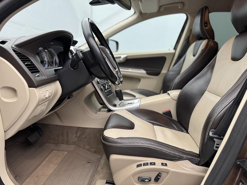 Volvo XC60 D4 AWD SUMMUM AUT CZ - fotka 3 z 45