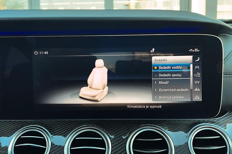 Mercedes-Benz Třídy E (2017) E63S AMG 4Matic+ V8 Biturbo - fotka 72 z 99